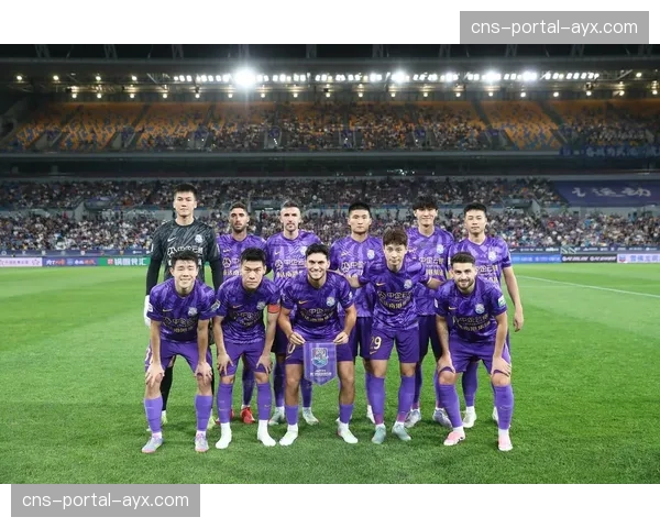 暴雨中的津门虎，于根伟场边激情指挥瞬间